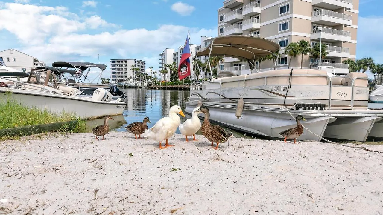 Feriehus Red Hot Retreat - Updated Isle Townhome On The Harbor