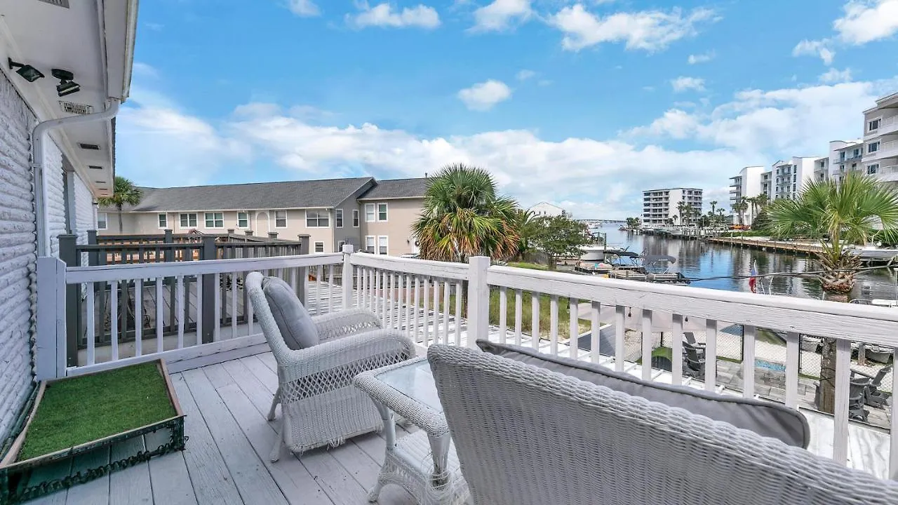 Red Hot Retreat - Updated Isle Townhome On The Harbor Feriehus *