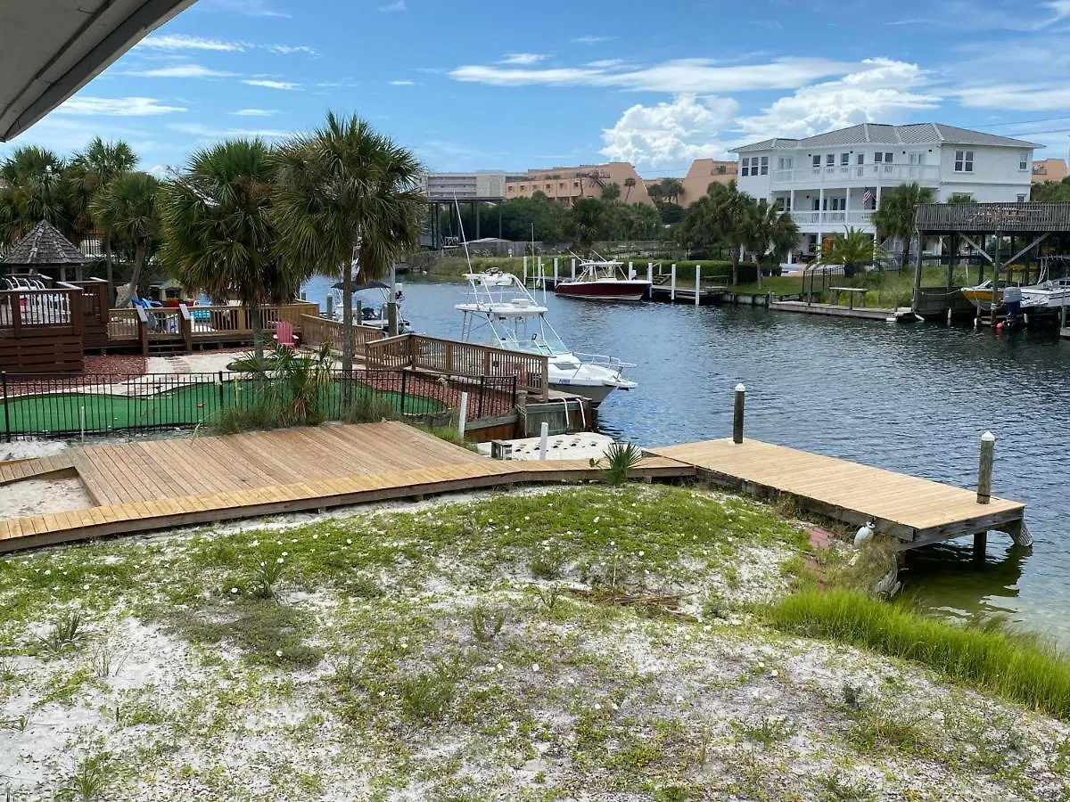 The Back Porch - Is A Relaxing 4 Bedroom 3 Bathroom House On Isle Holiday home *