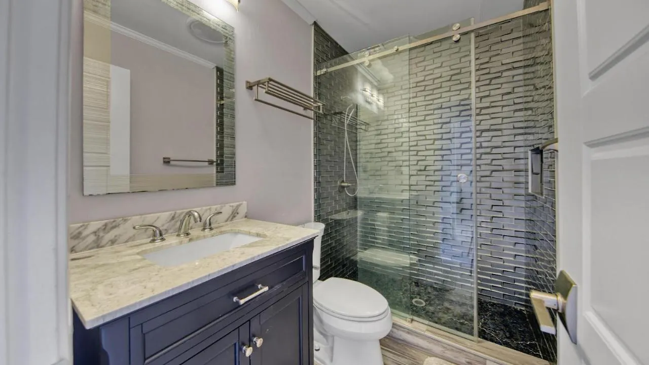 Red Hot Retreat - Updated Isle Townhome On The Harbor Destin