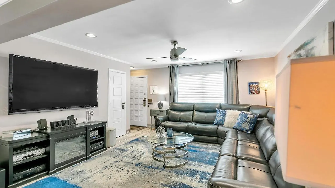 Feriehus Red Hot Retreat - Updated Isle Townhome On The Harbor *
