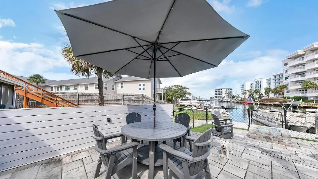 Red Hot Retreat - Updated Isle Townhome On The Harbor Feriehus *