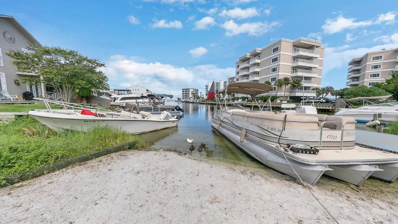 Red Hot Retreat - Updated Isle Townhome On The Harbor Feriehus *