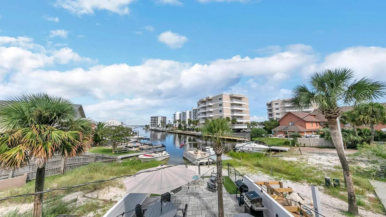 Feriehus Red Hot Retreat - Updated Isle Townhome On The Harbor *