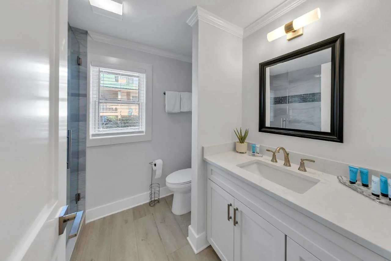 Holiday home Aqua Bella - Boater's Delight On Isle *