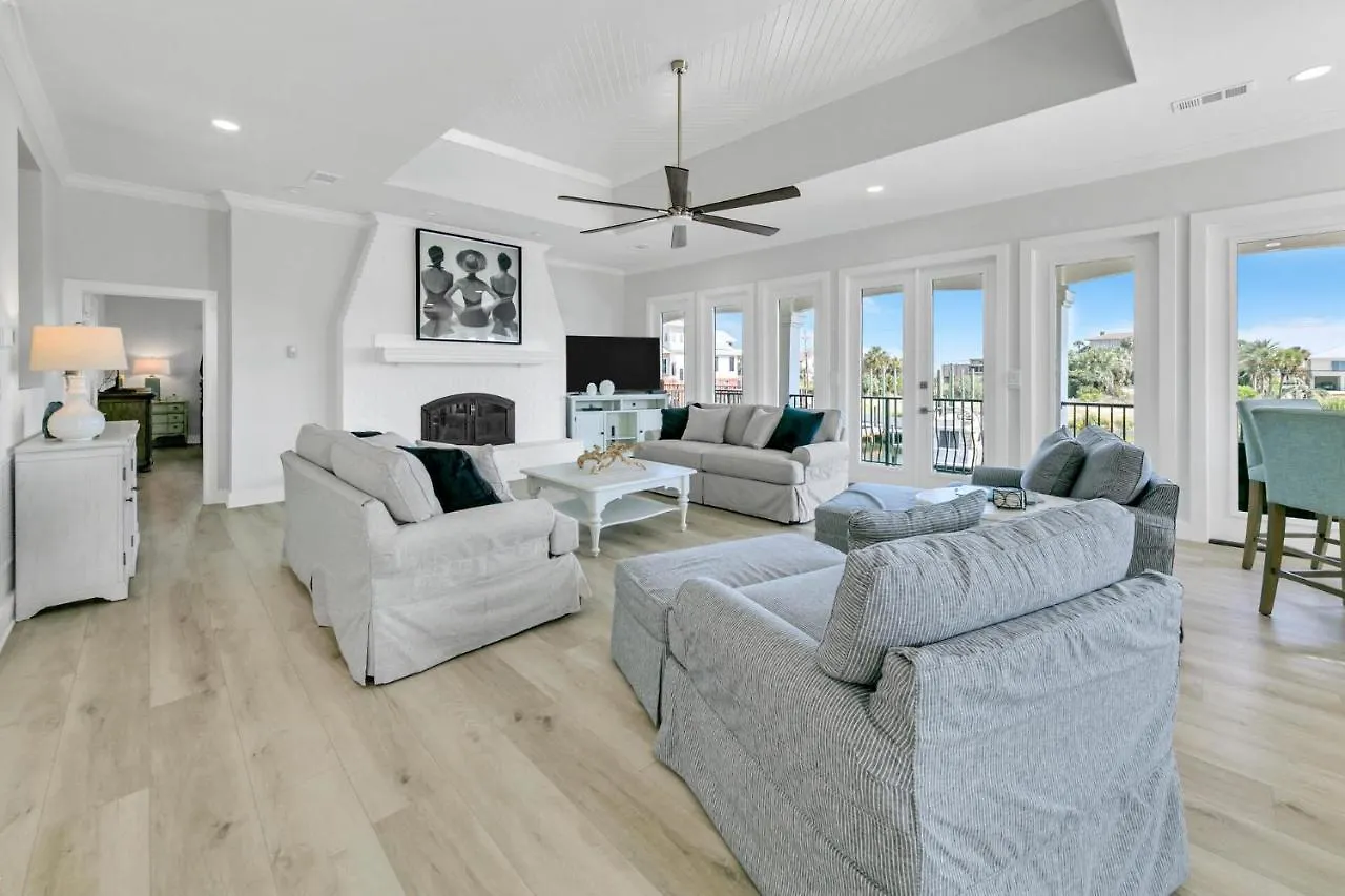 Holiday home Aqua Bella - Boater's Delight On Isle *