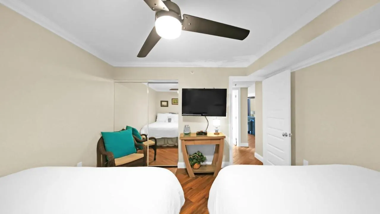 Holiday home Updated Sixth Floor Gulf Front With Washer And Dryer