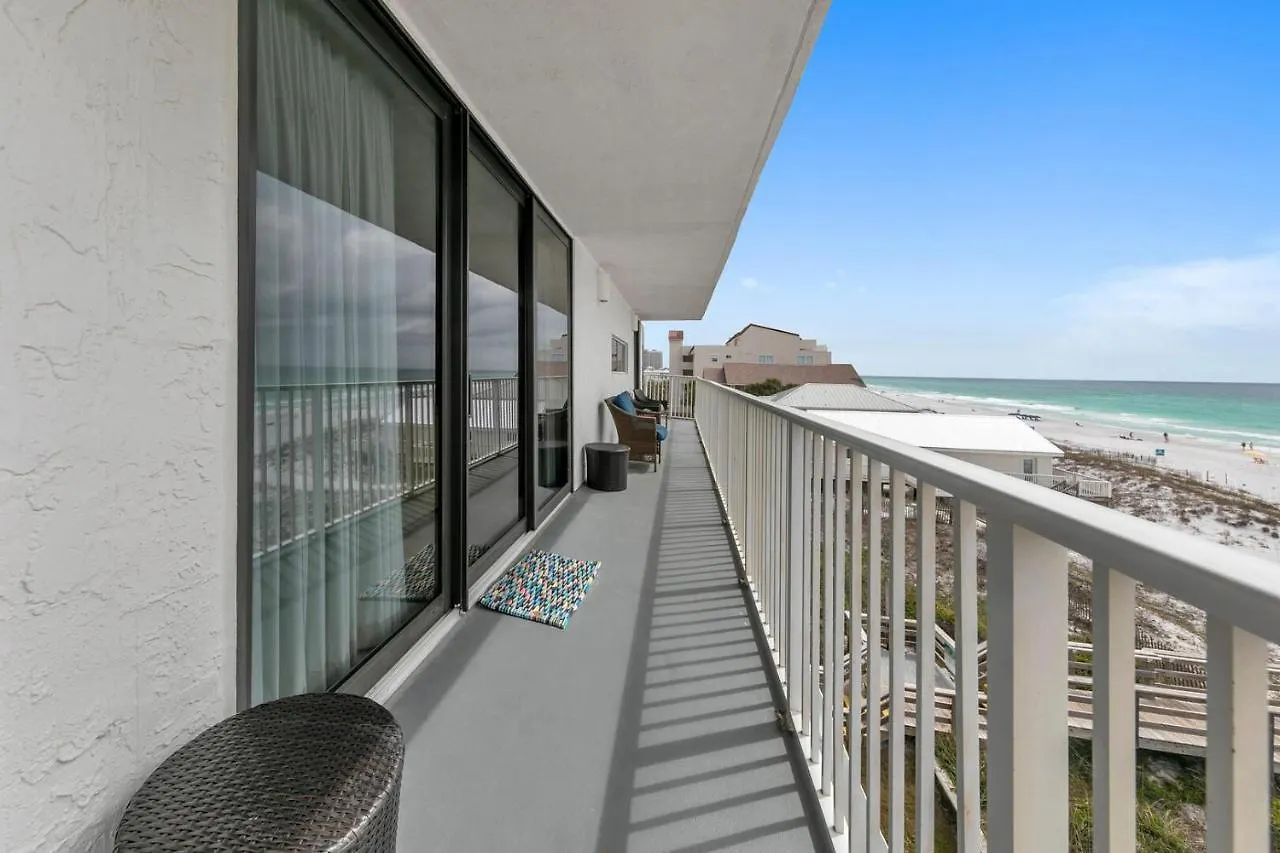 Mainsail 131 - Beachfront 2br With Free Seasonal Service Destin