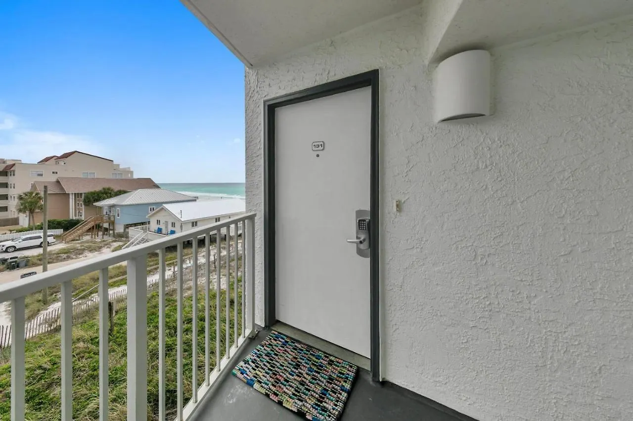 Mainsail 131 - Beachfront 2br With Free Seasonal Service *