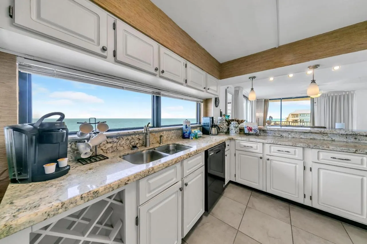 Vakantiehuis Mainsail 131 - Beachfront 2br With Free Seasonal Service *