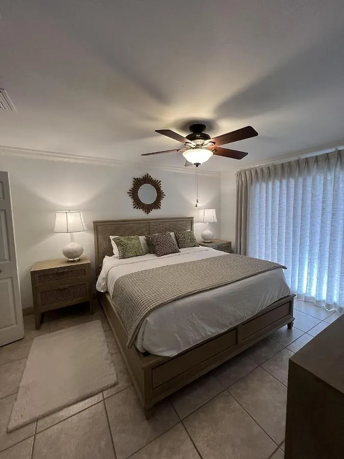 Henderson Haus - Is A Fabulous 3br Townhome In