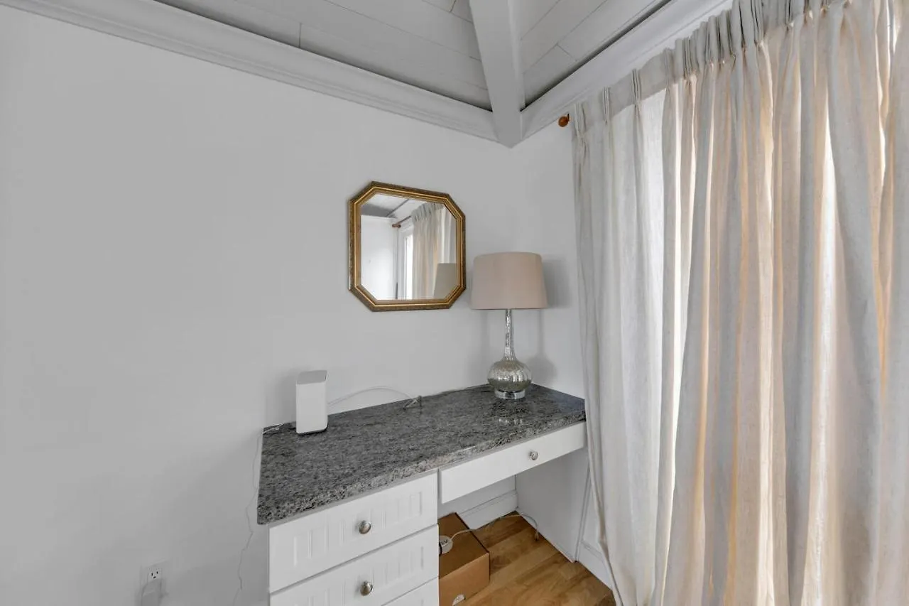 Henderson Haus - Is A Fabulous 3br Townhome In Holiday home