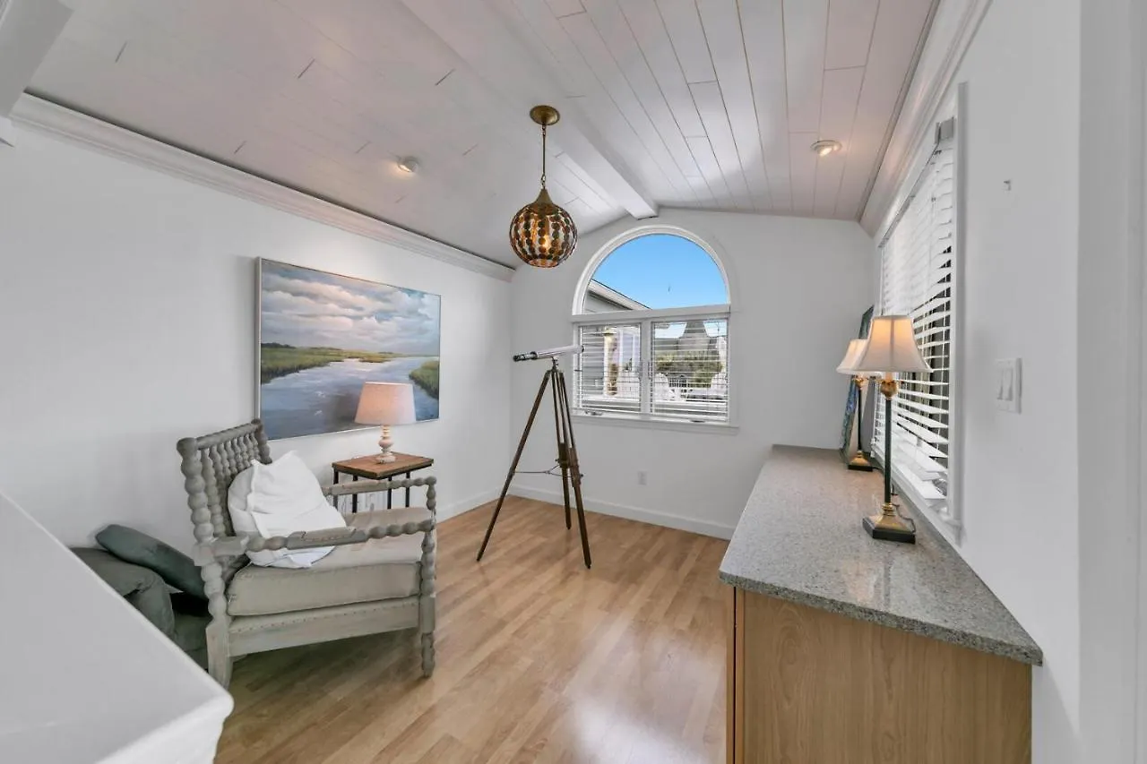 Henderson Haus - Is A Fabulous 3br Townhome In