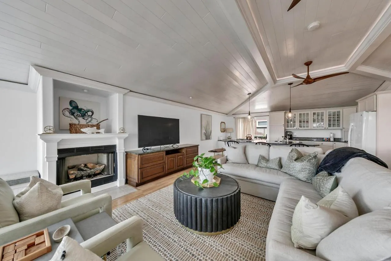 Henderson Haus - Is A Fabulous 3br Townhome In *