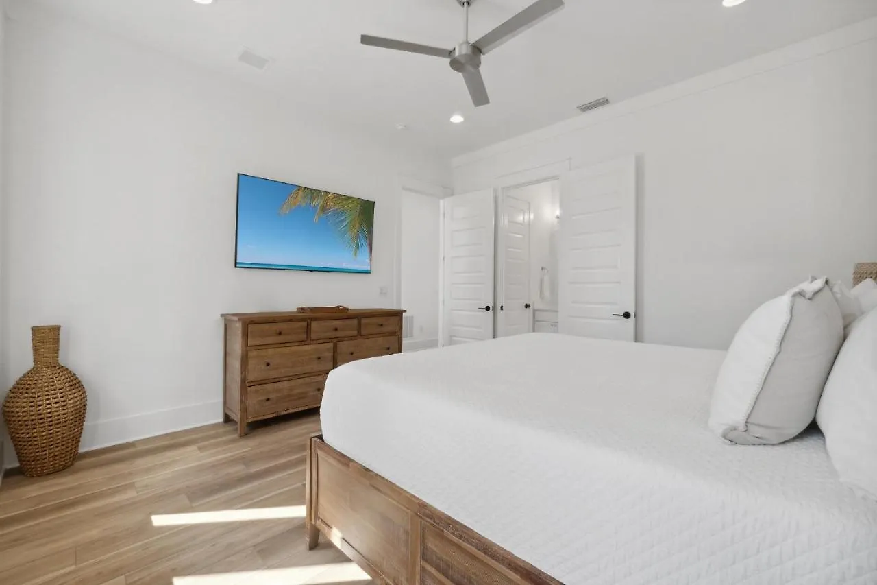 A Little Nauti With Pool And Golf Cart Holiday home