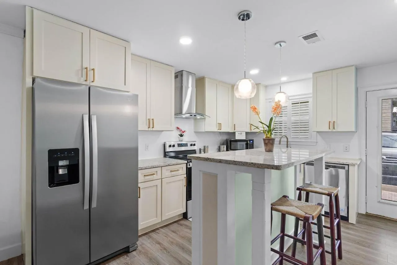 Helena's Place, Fully Renovated Exclusive End Unit Townhouse Destin