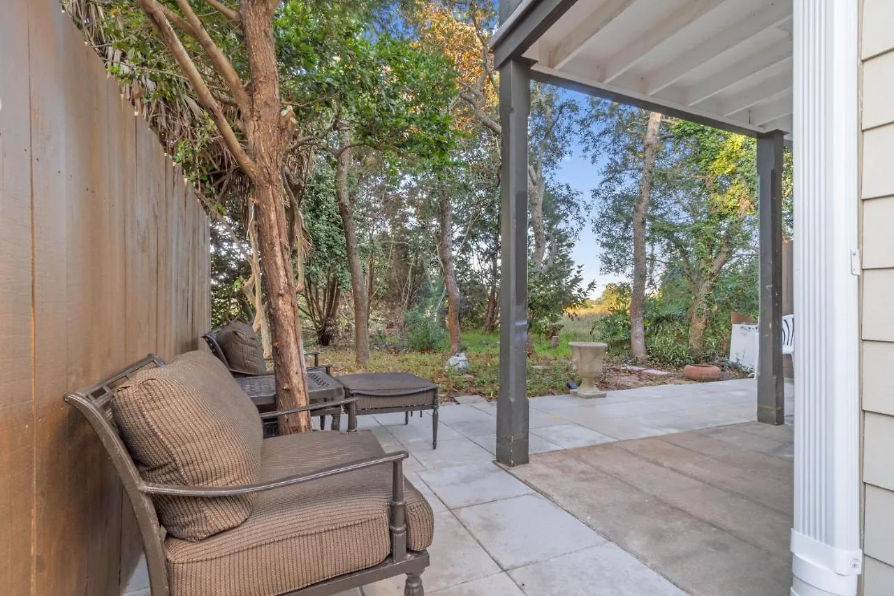 Helena's Place, Fully Renovated Exclusive End Unit Townhouse