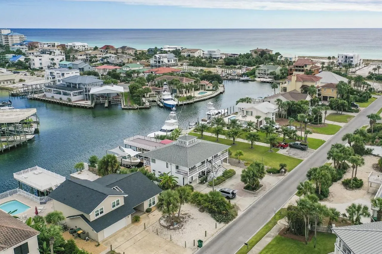Boaters Dream House On Isle Holiday home Destin