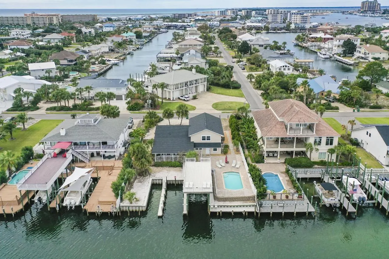 Boaters Dream House On Isle