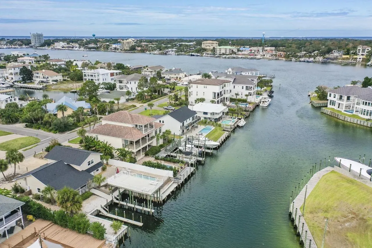 Boaters Dream House On Isle