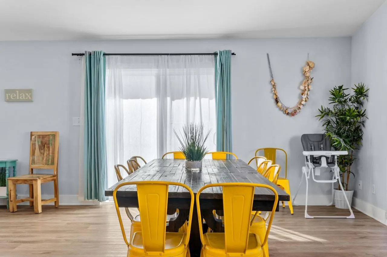 בית נופש Zula Vacation Home, Sleeps 16, Private Heated Pool, 4min Walk To The Beach, Pets Welcome, Fenced Yard *