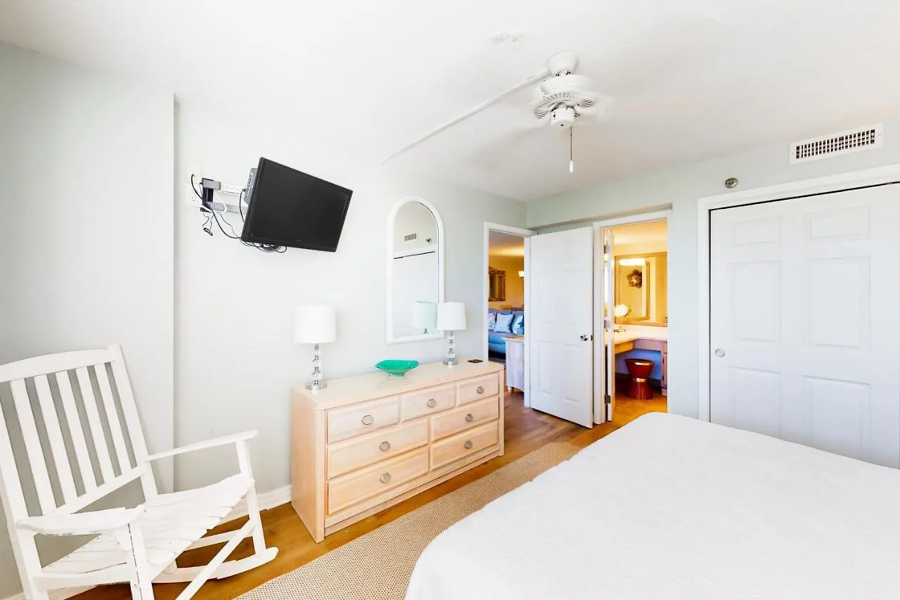 The Islander 205 Apartment