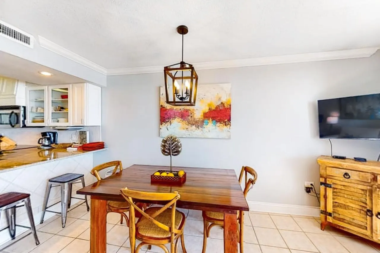Pelican 305 Apartment