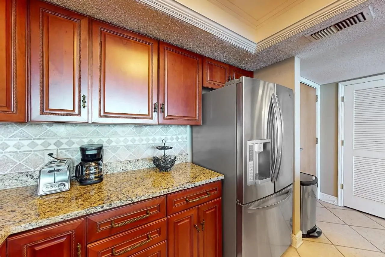 Apartment East Pass Towers 212