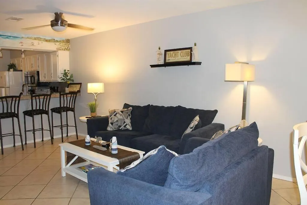 Apartment “sandprints”