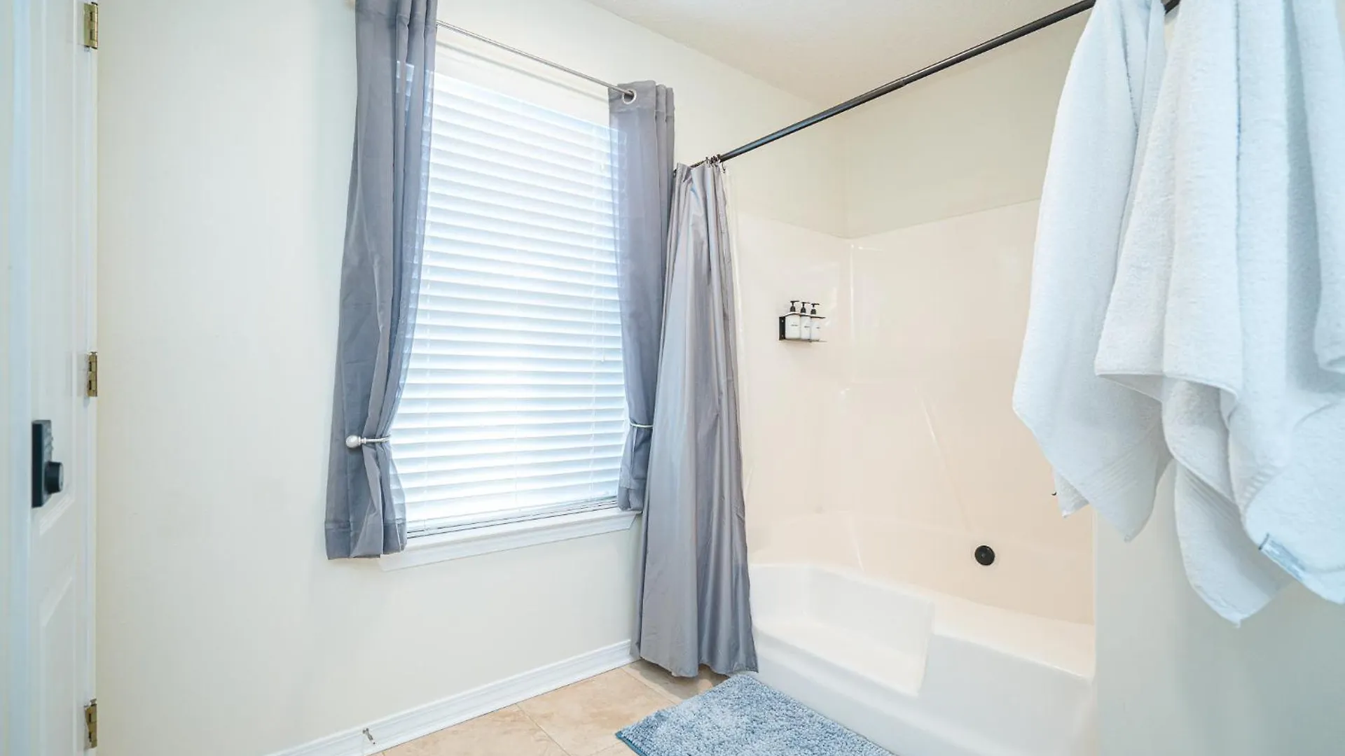 Heated Pool And Golf Cart, Walk To Beach! Best Deal! Holiday home Destin