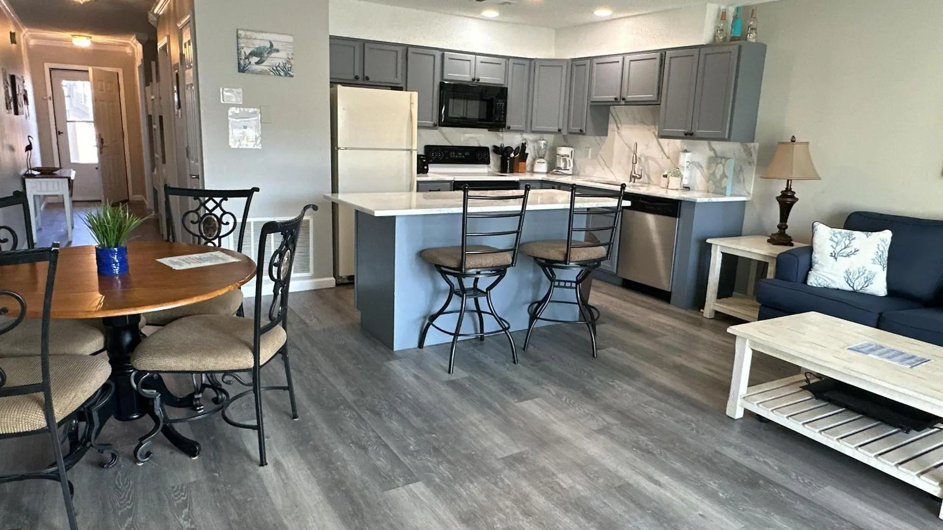 9 A, One Bedroom Apartment *