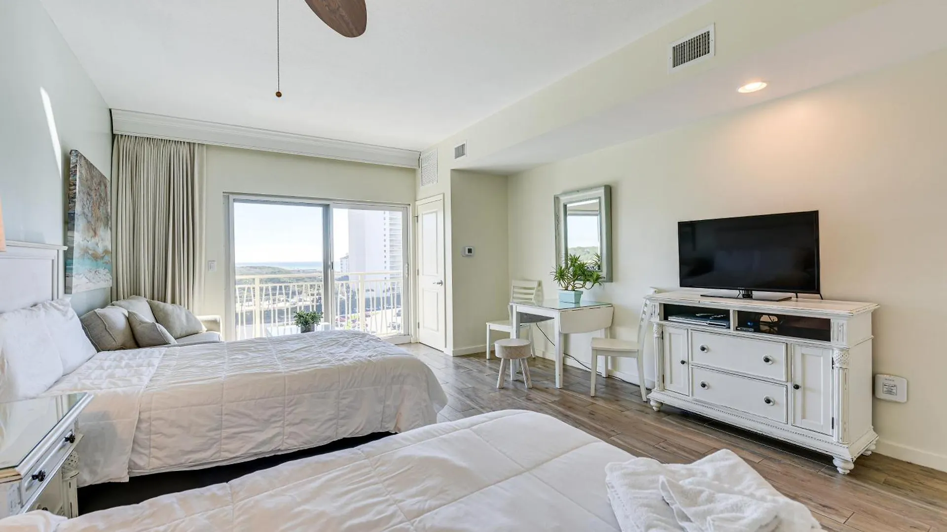 With Pool - Walk To Beach! Destin