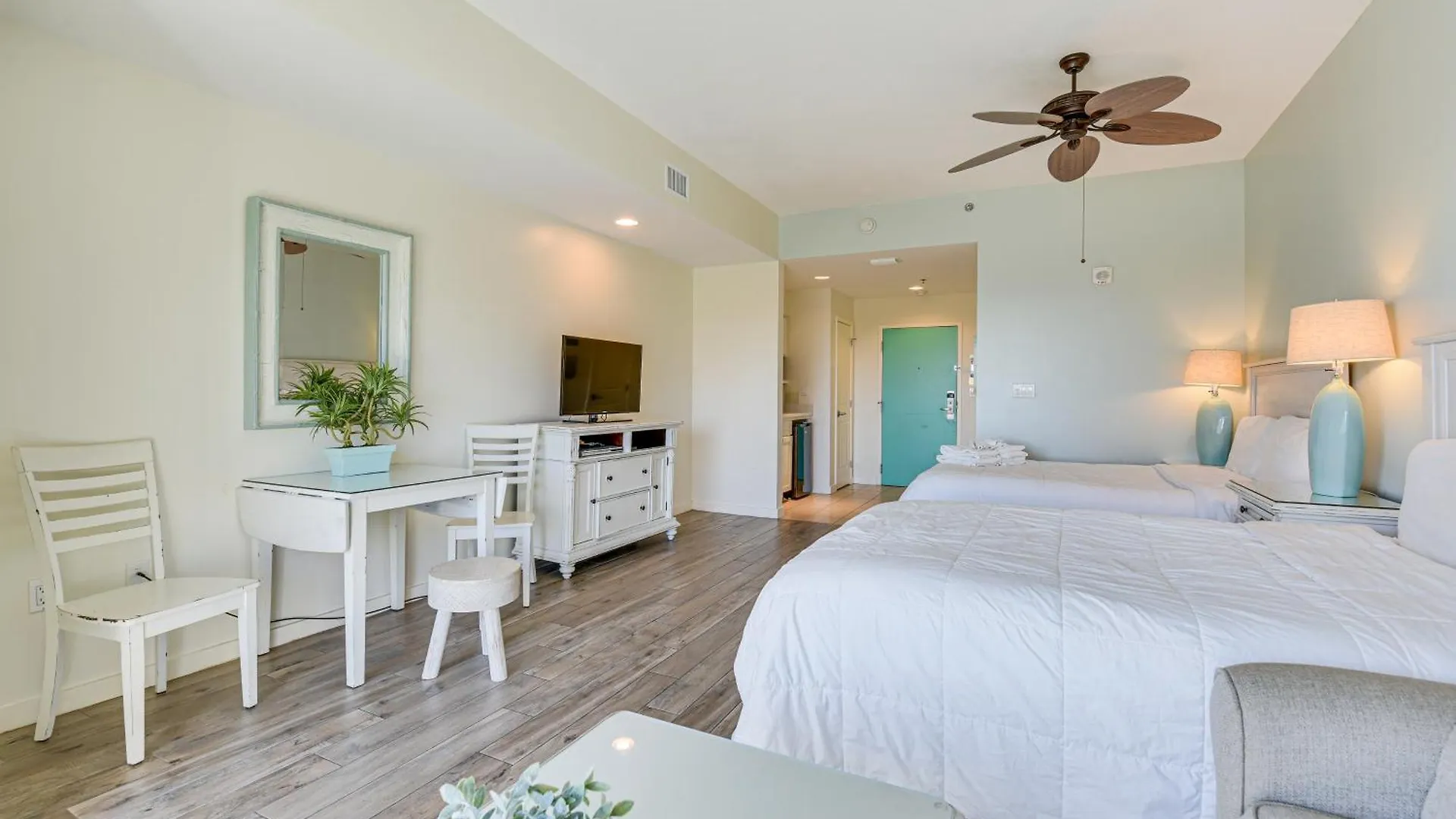 With Pool - Walk To Beach! Apartment Destin