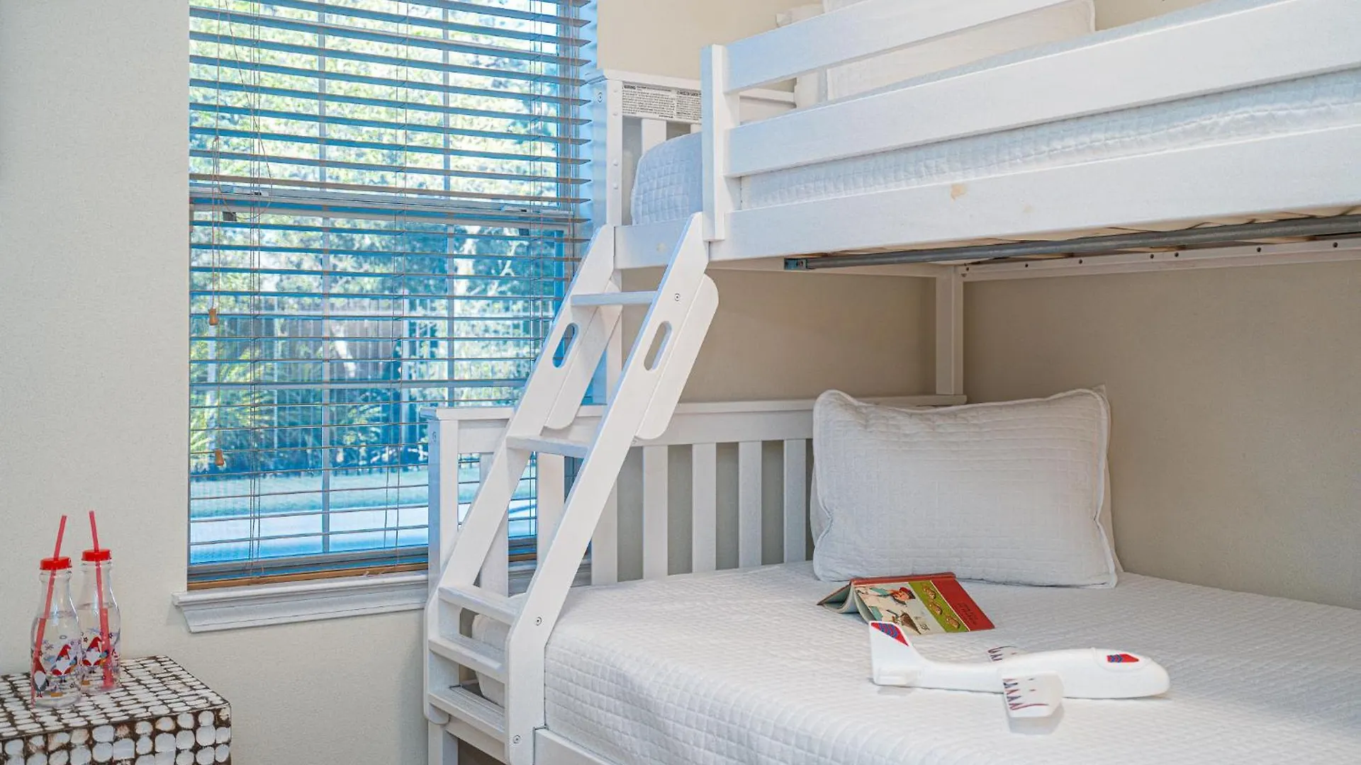 Heated Pool And Golf Cart, Walk To Beach! Best Deal! Destin