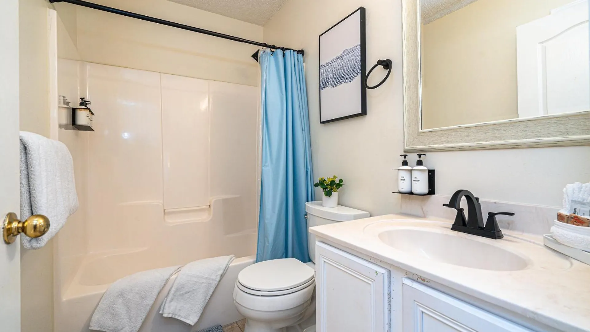 Heated Pool And Golf Cart, Walk To Beach! Best Deal! Holiday home *
