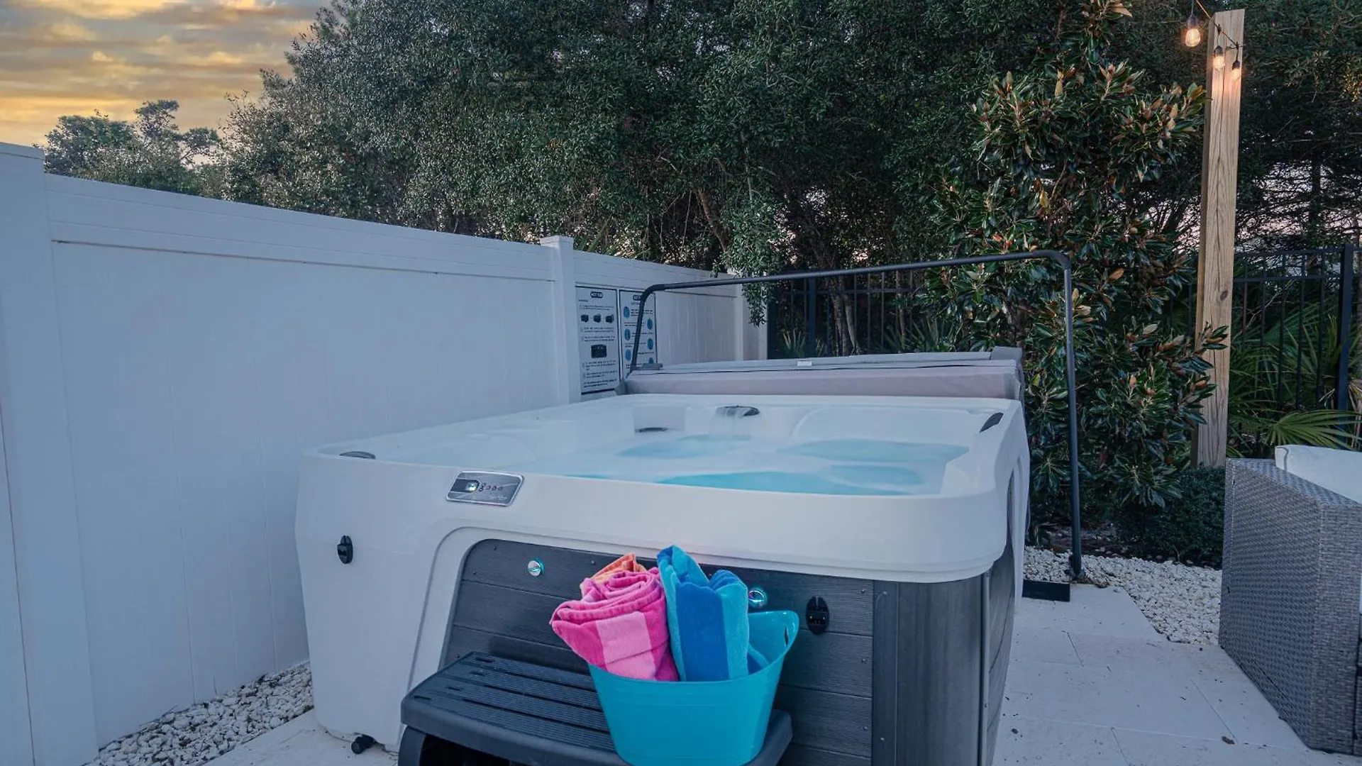 Heated Pool And Golf Cart, Walk To Beach! Best Deal!