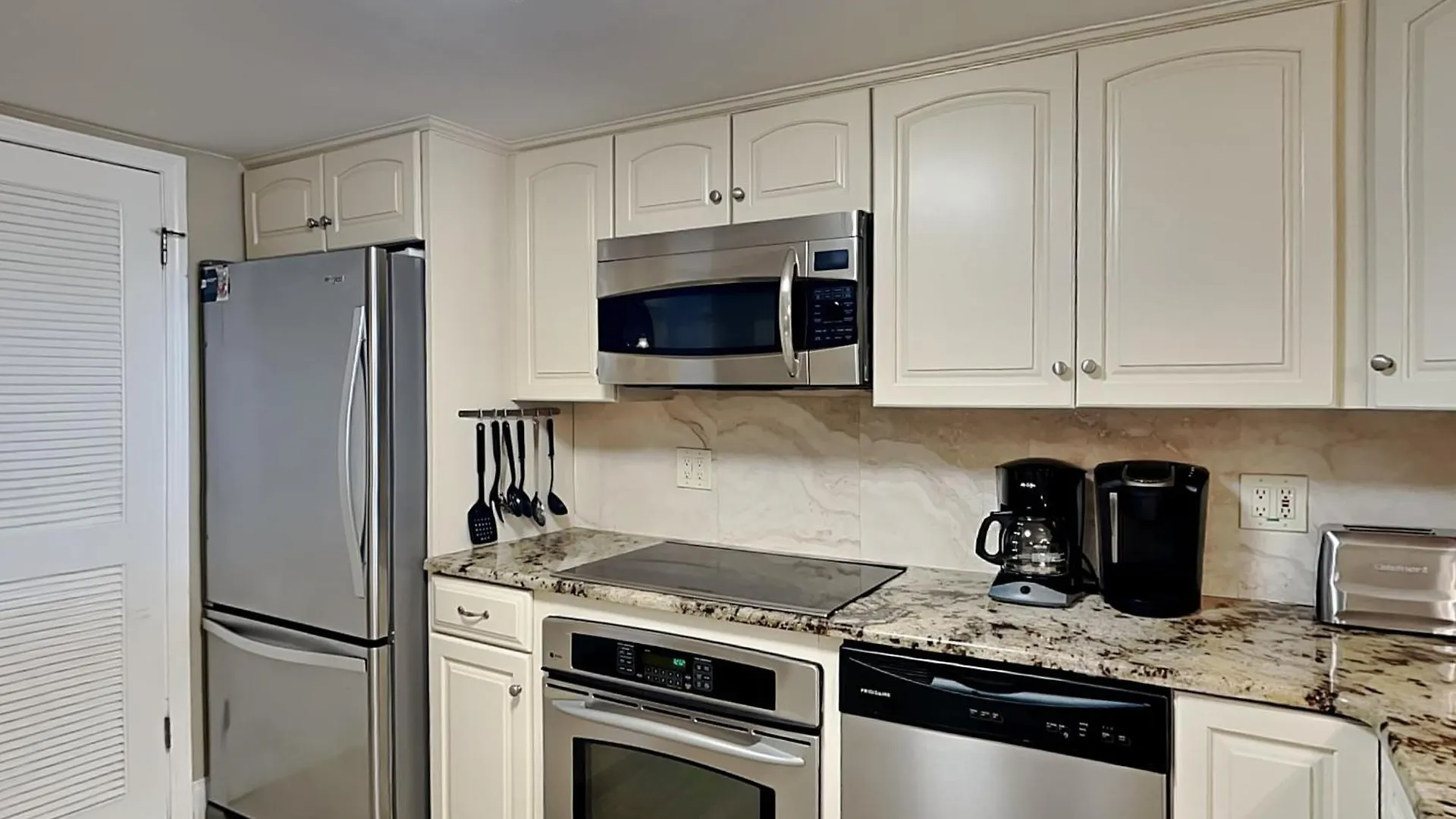 Apartment Breakers East #503 *