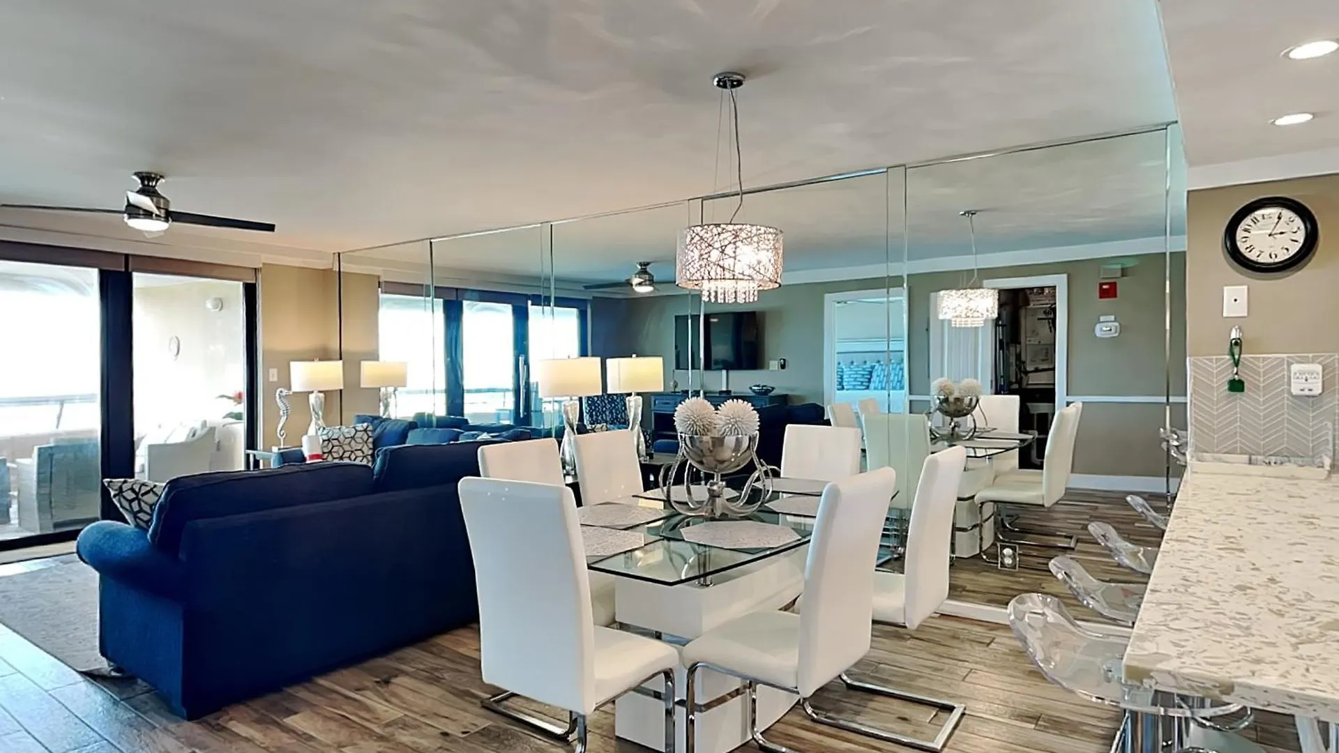 Edgewater 810