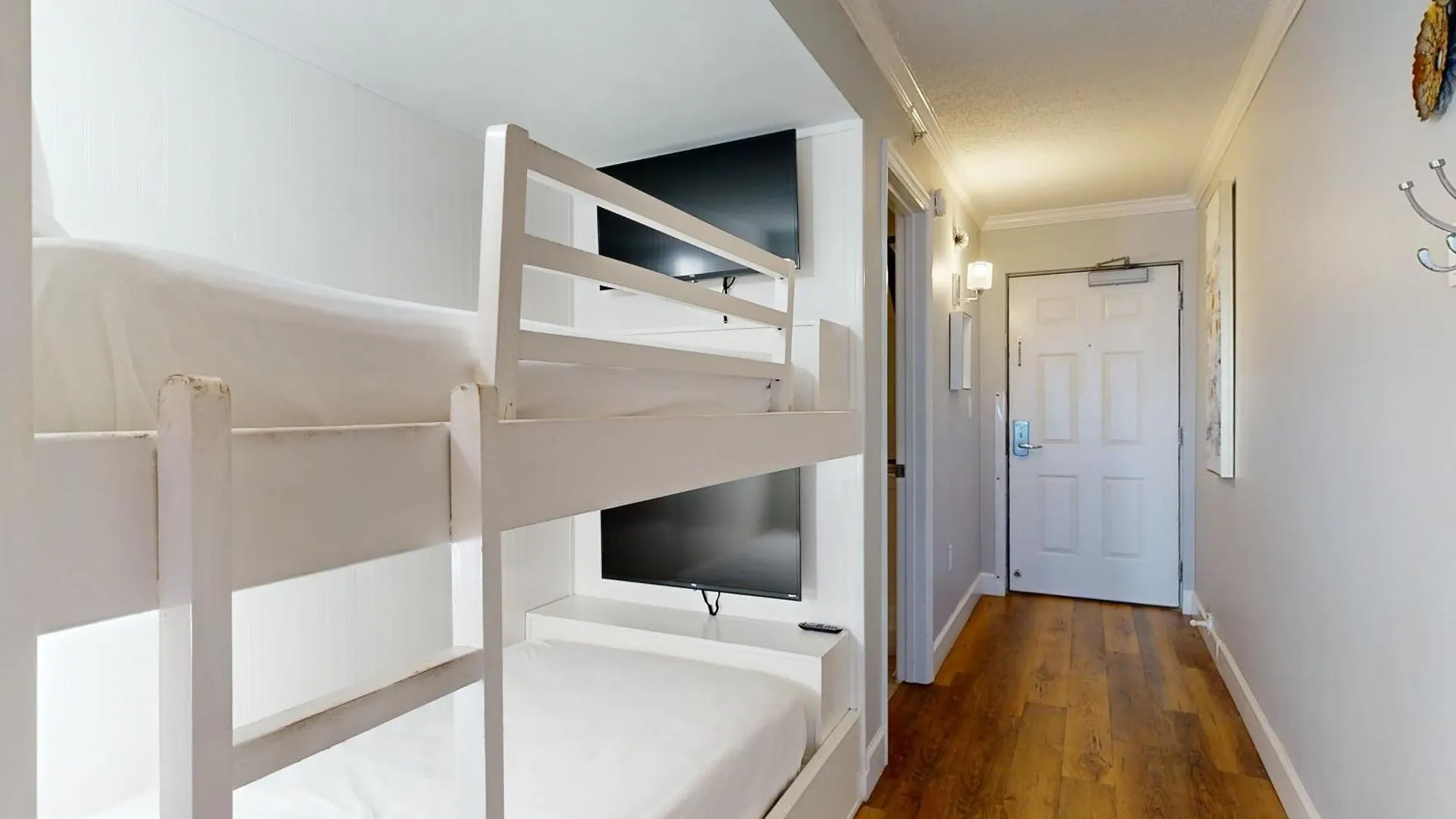 Pelican 304 Apartment