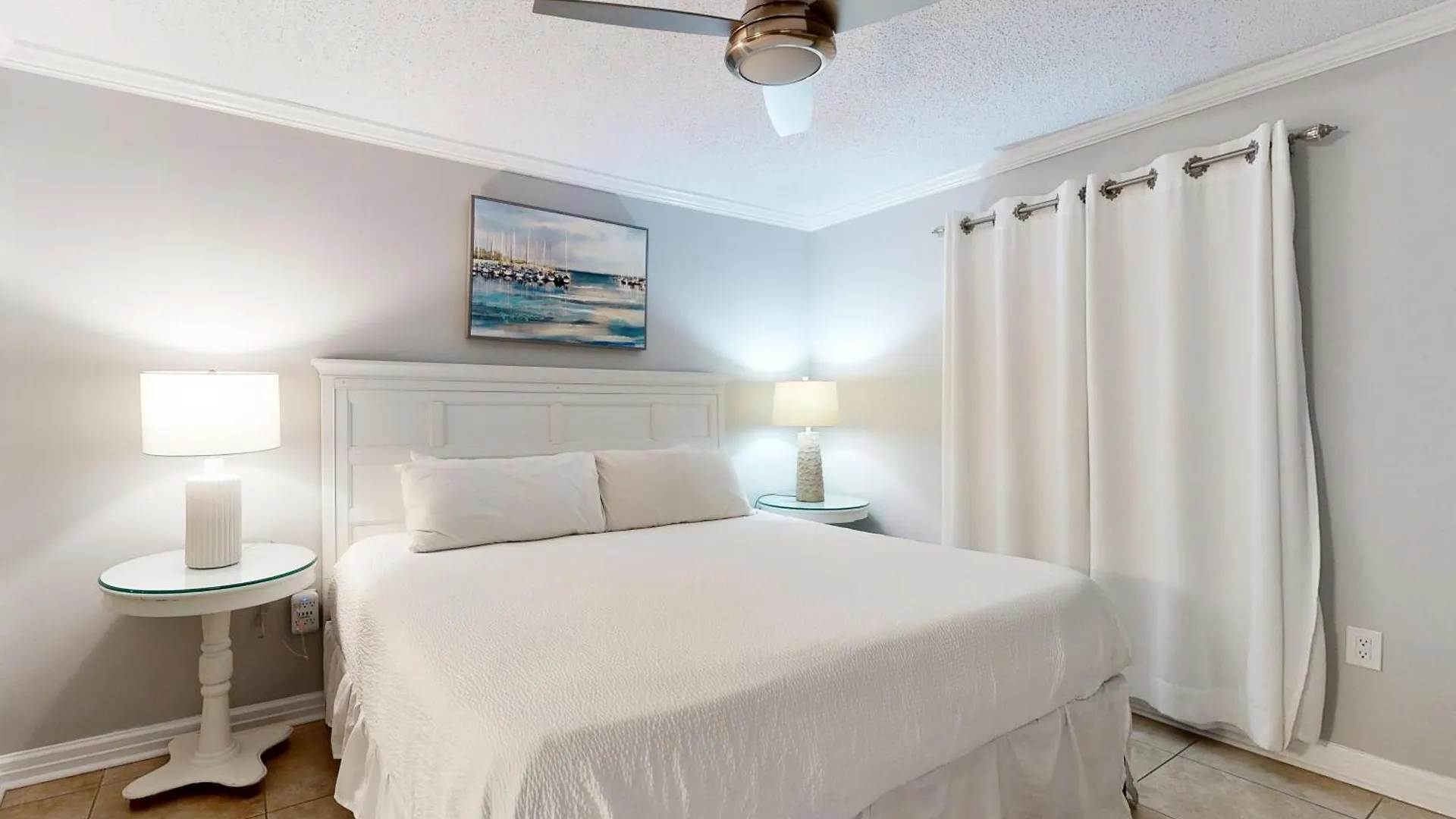 Pelican 304 Apartment