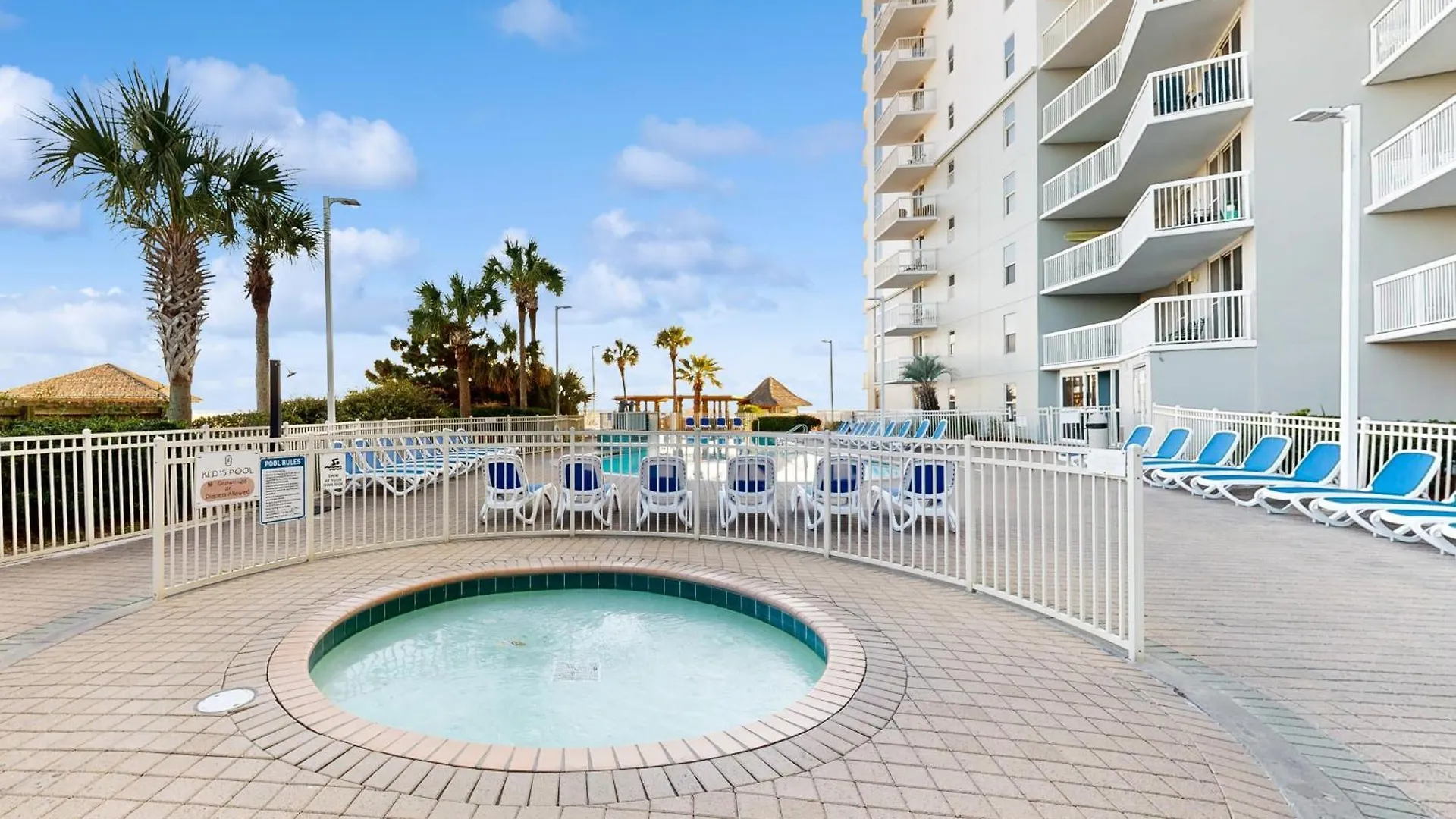 Pelican 304 Apartment