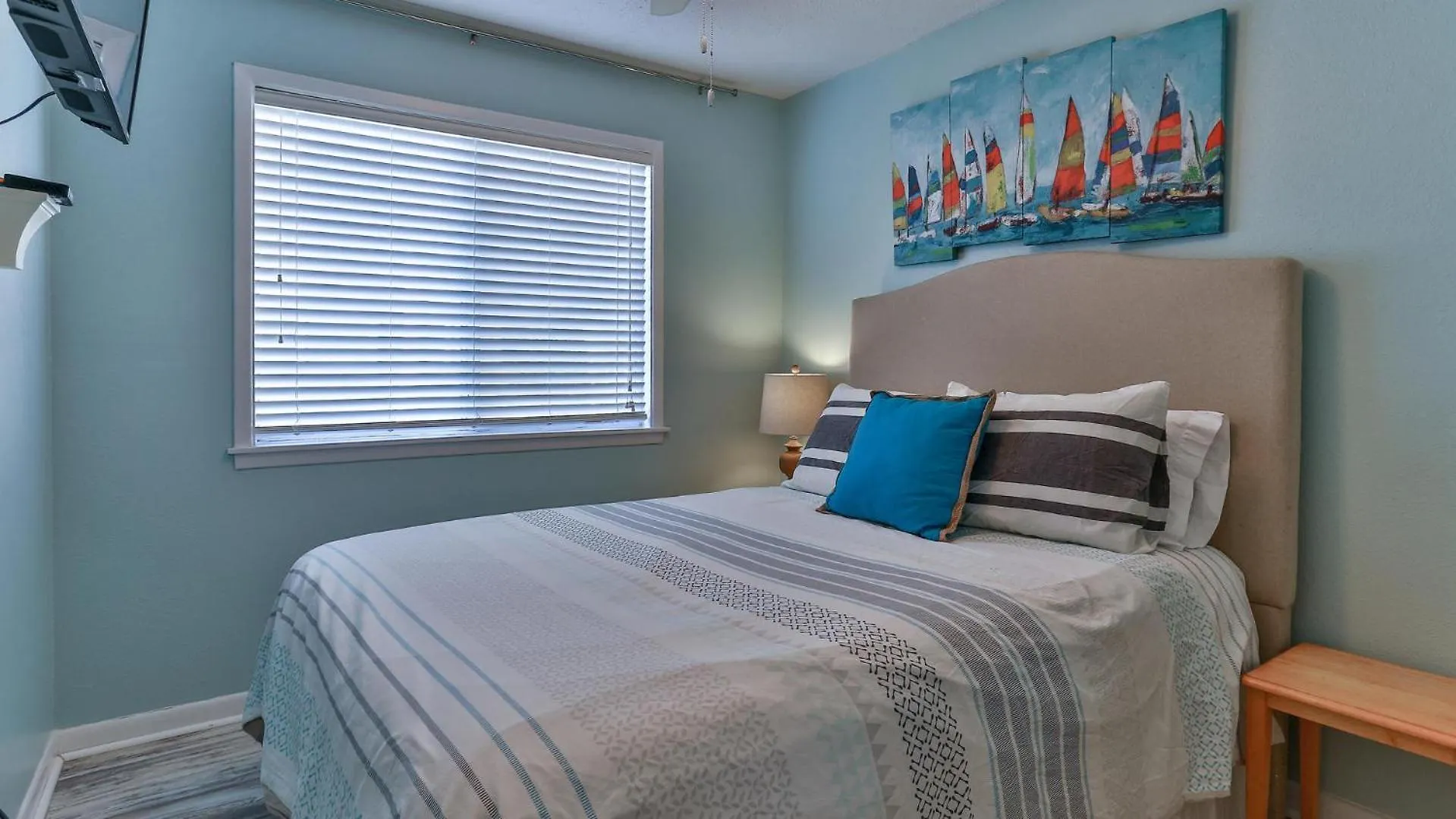 Southbay 37 Three Bedroom Townhome In The Heart Of *