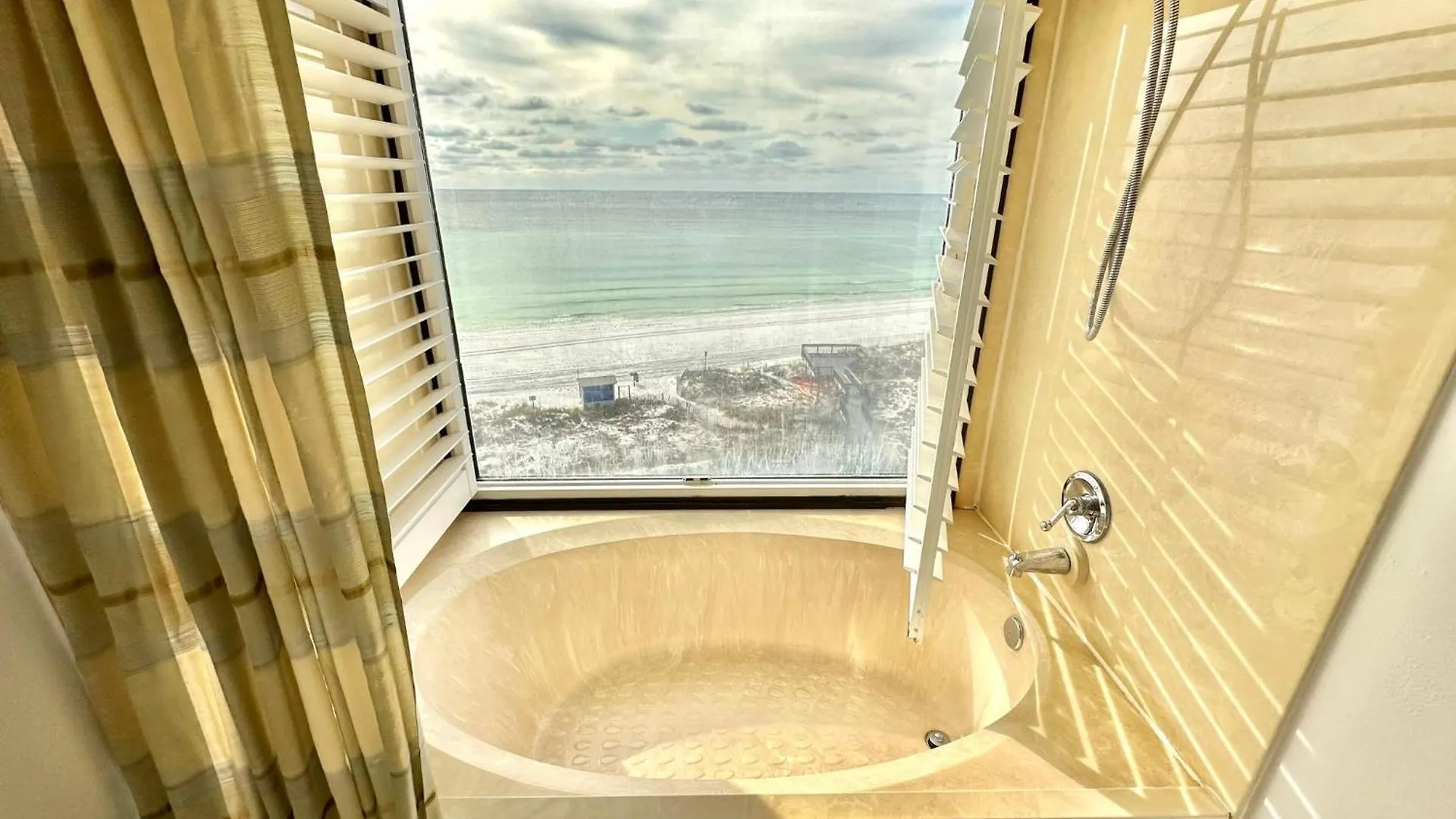 4086 Beachside One Holiday home *