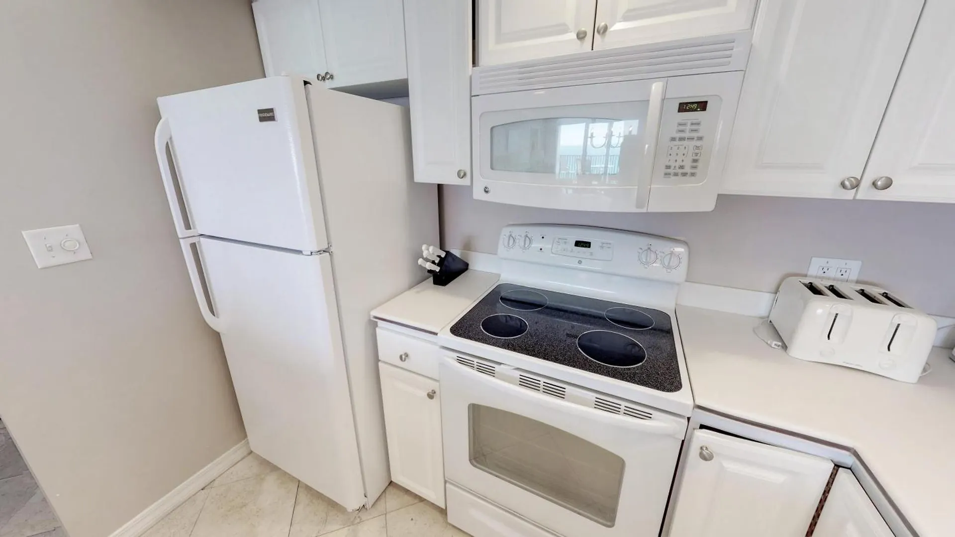 4135 Beachside One