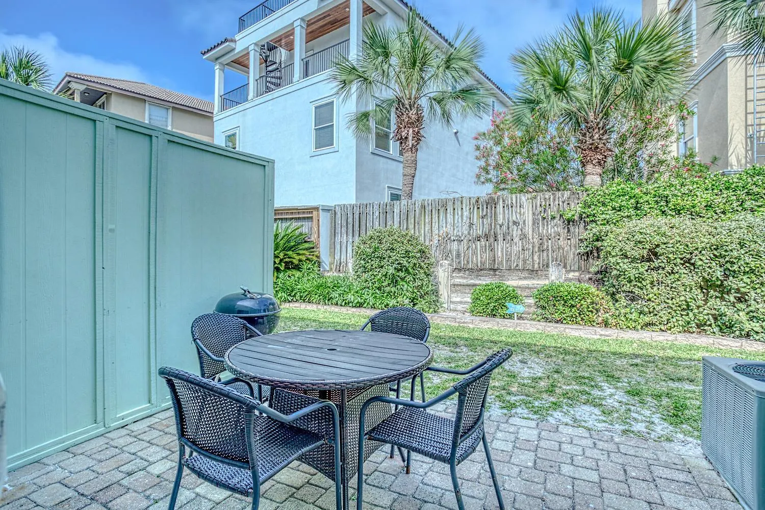 Southbay 101 Completely Remodeled 3 Bedroom Townhome Only 30 Yards From The 德斯廷