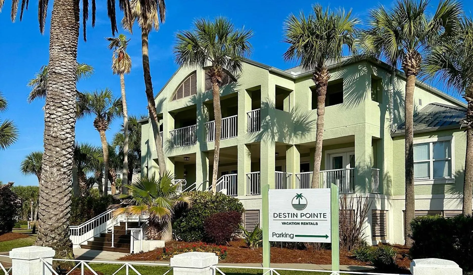 Magnolia House 503 At Pointe Apartment