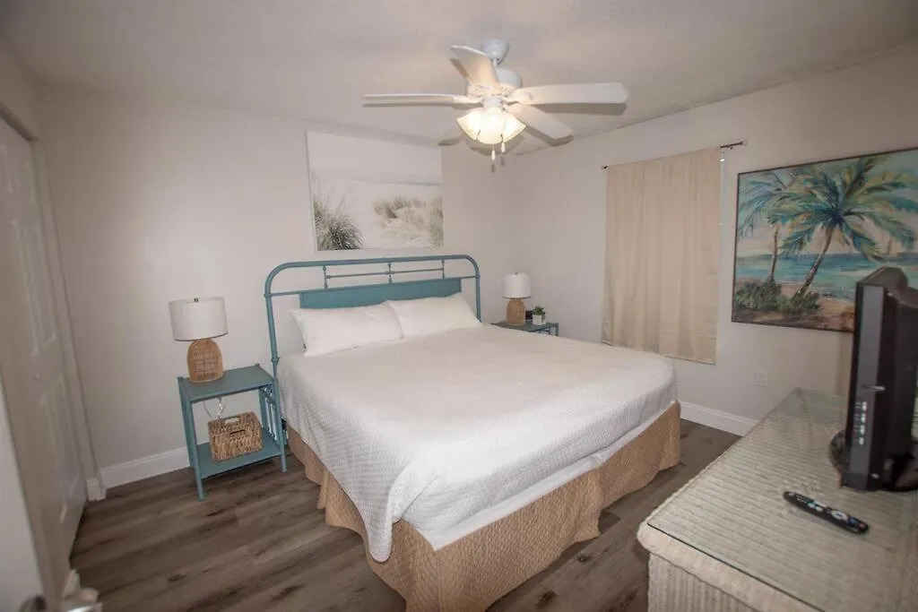 Pelican 810 Aquamarine Destin