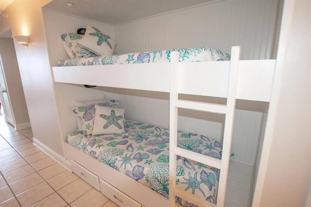 Pelican 810 Aquamarine Apartment