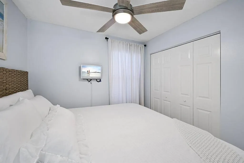 Pelican 1814 Ocean Escape Apartment