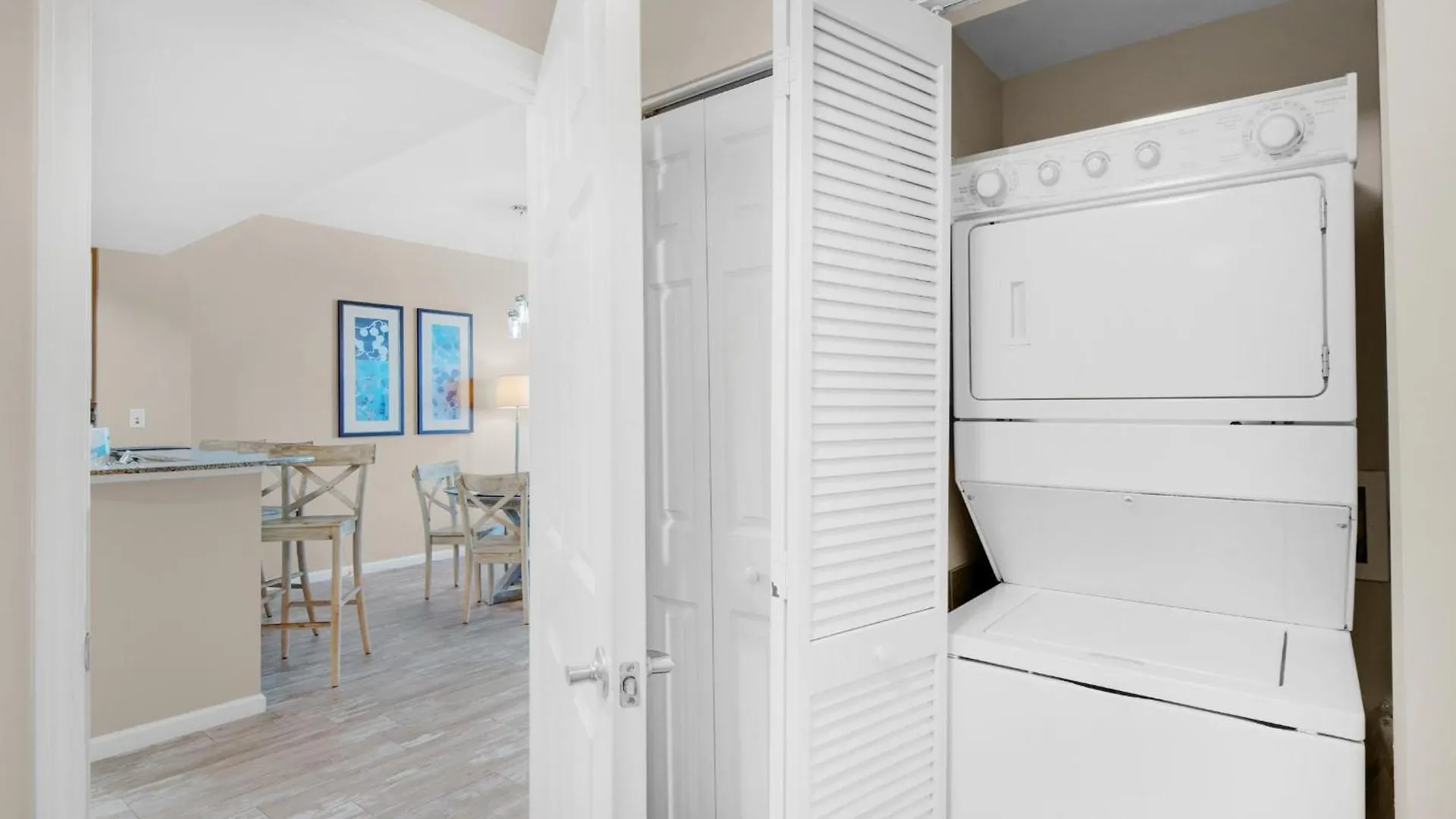Palms #2713 Jr. 2br *